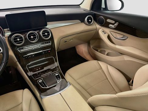 Certified 2022 Mercedes-Benz GLC 300 image 22