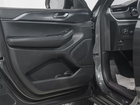 New 2025 Jeep Grand Cherokee L Altitude image 38