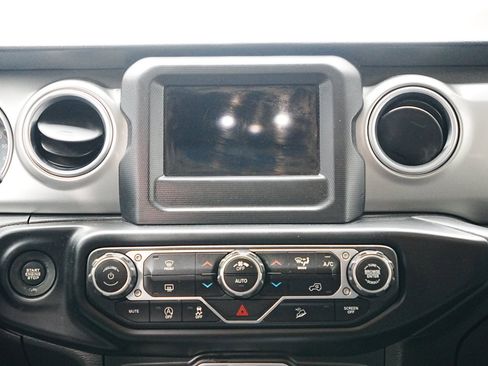 Used 2020 Jeep Wrangler Unlimited Sahara image 15