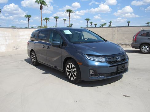 Used 2025 Honda Odyssey EX-L image 2