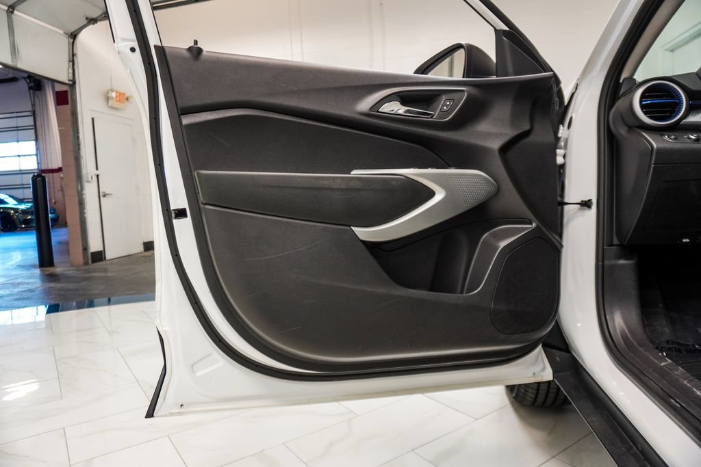Used 2025 Chevrolet Trax LS FWD image 18