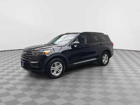 Used 2024 Ford Explorer XLT w/ Equipment Group 202A AWD/4WD image 37
