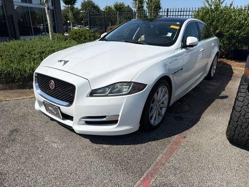Used 2016 Jaguar XJ R-Sport AWD/4WD image 2