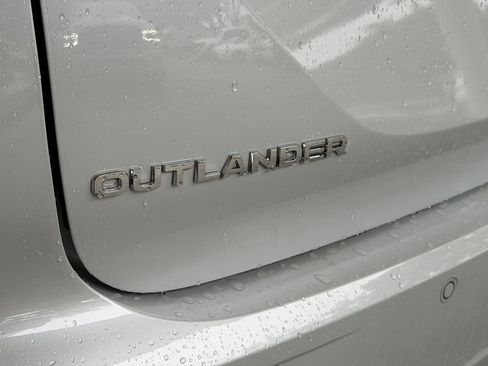Used 2023 Mitsubishi Outlander SE AWD/4WD image 18