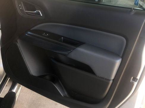 Used 2017 Chevrolet Colorado Z71 AWD/4WD image 14
