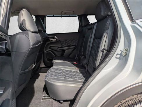 Used 2023 Mitsubishi Outlander SEL image 14