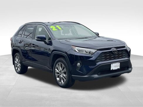 Used 2021 Toyota RAV4 XLE Premium image 3