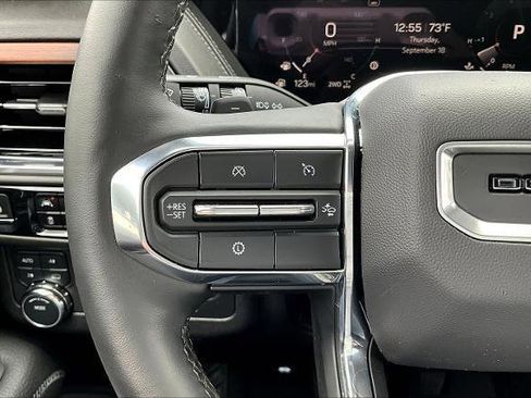 Used 2025 GMC Yukon XL Denali image 11