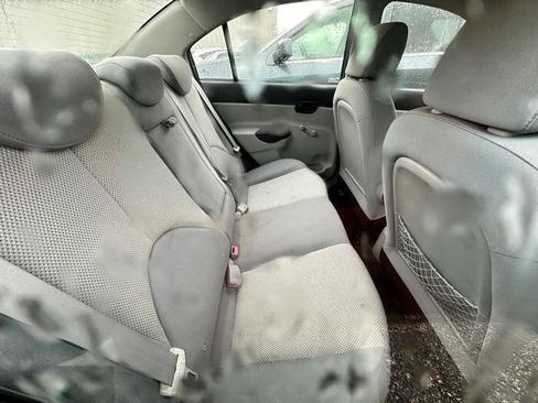 Used 2010 Hyundai Accent GLS FWD image 28