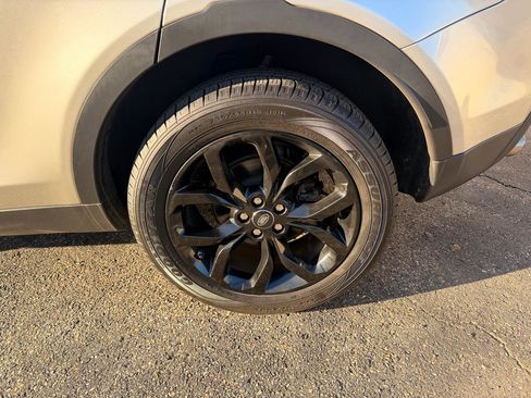 Used 2017 Land Rover Discovery Sport HSE image 14