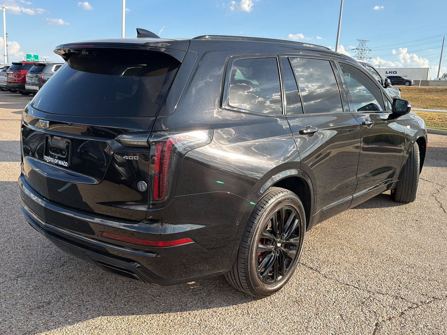 Used 2022 Cadillac XT6 Sport w/ LPO, Onyx Lite Package AWD/4WD image 7