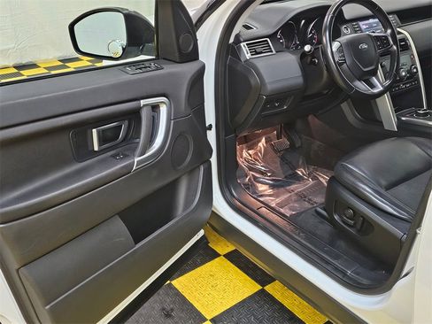 Used 2019 Land Rover Discovery Sport SE image 20