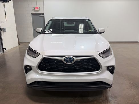 Used 2022 Toyota Highlander XLE AWD/4WD image 7