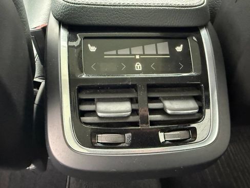 Used 2020 Volvo XC90 T6 Momentum w/ Protection Package Premier image 21