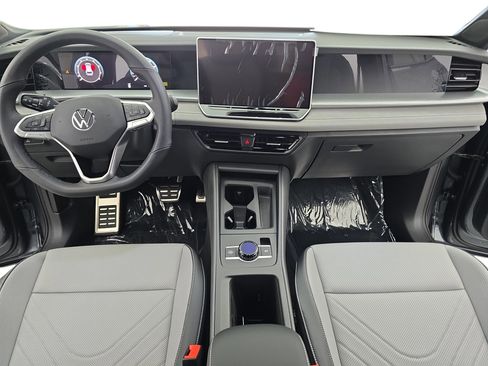 New 2026 Volkswagen Tiguan SE R-Line FWD image 9