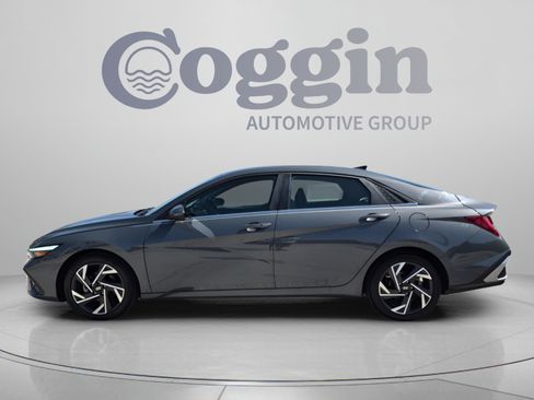 Used 2024 Hyundai Elantra SEL w/ Convenience Package FWD image 3