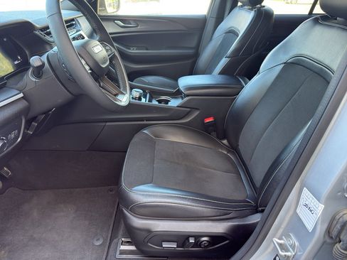 Used 2024 Jeep Grand Cherokee Altitude AWD/4WD image 10