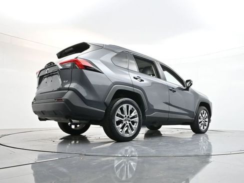 Used 2020 Toyota RAV4 XLE Premium image 33