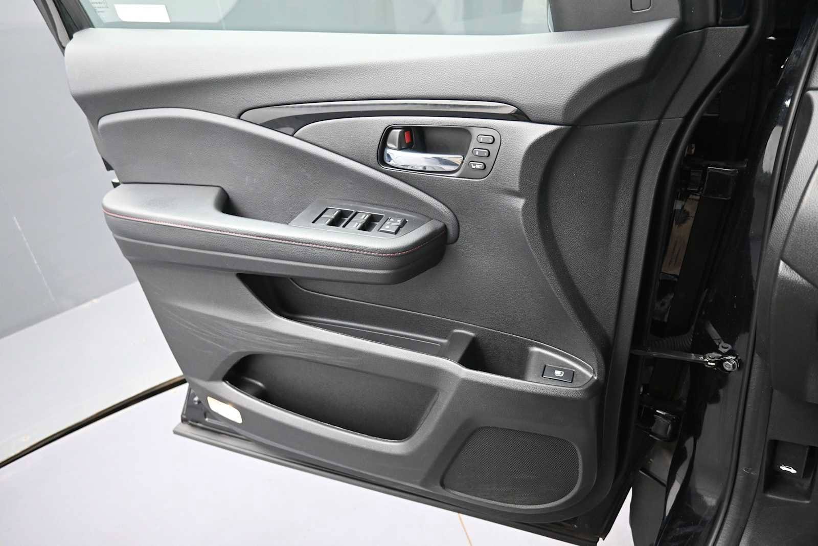 Used 2024 Honda Ridgeline Black Edition image 11