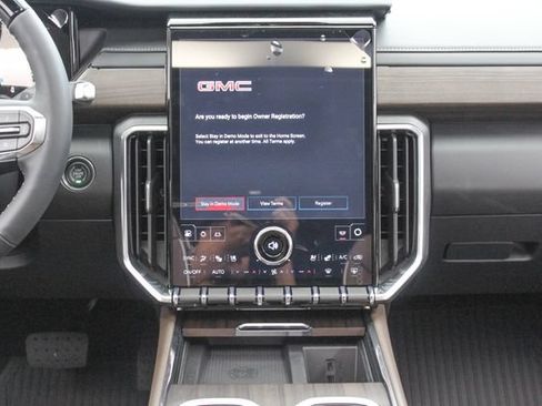 New 2026 GMC Acadia Denali Ultimate w/ LPO, Floor Liner Package AWD/4WD image 22