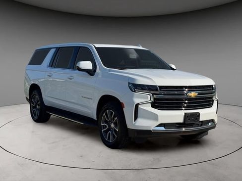 Used 2021 Chevrolet Suburban LT AWD/4WD image 3