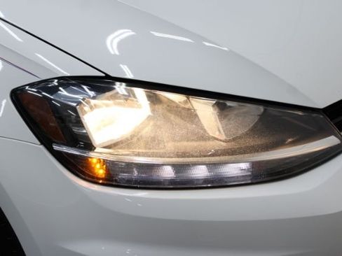 Used 2018 Volkswagen Golf SE image 27