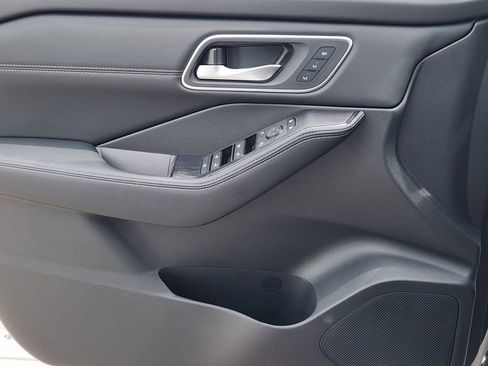 New 2026 Nissan Rogue Platinum AWD/4WD image 16