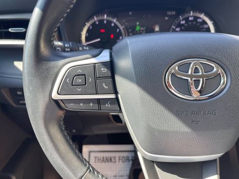 Used 2025 Toyota Highlander LE FWD image 15