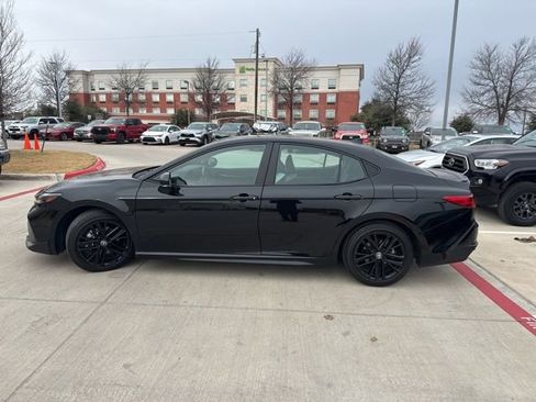 Certified 2025 Toyota Camry SE image 6