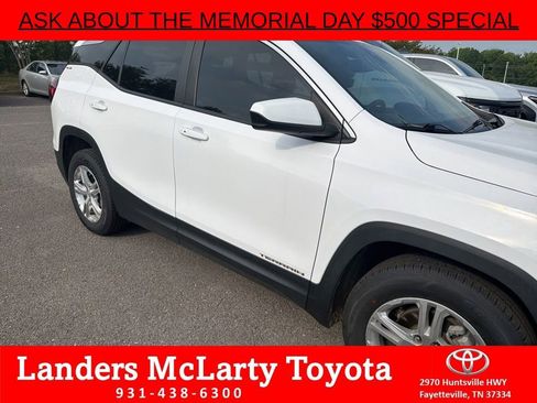 Used 2022 GMC Terrain SLE w/ Driver Convenience Package FWD image 2