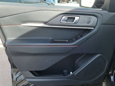 Used 2025 Ford Explorer ST-Line w/ ST-Line Street Pack image 9