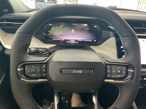 New 2026 Jeep Cherokee Limited AWD/4WD image 36