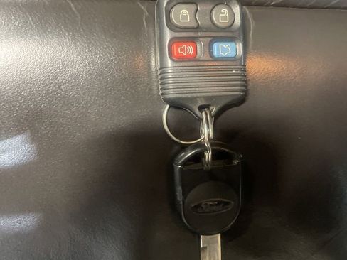 Used 2010 Ford Focus SES image 35