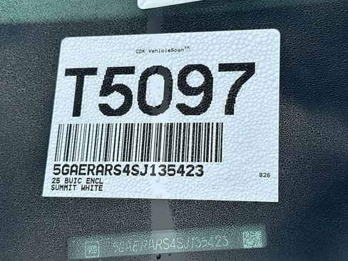 Used 2025 Buick Enclave Preferred image 3