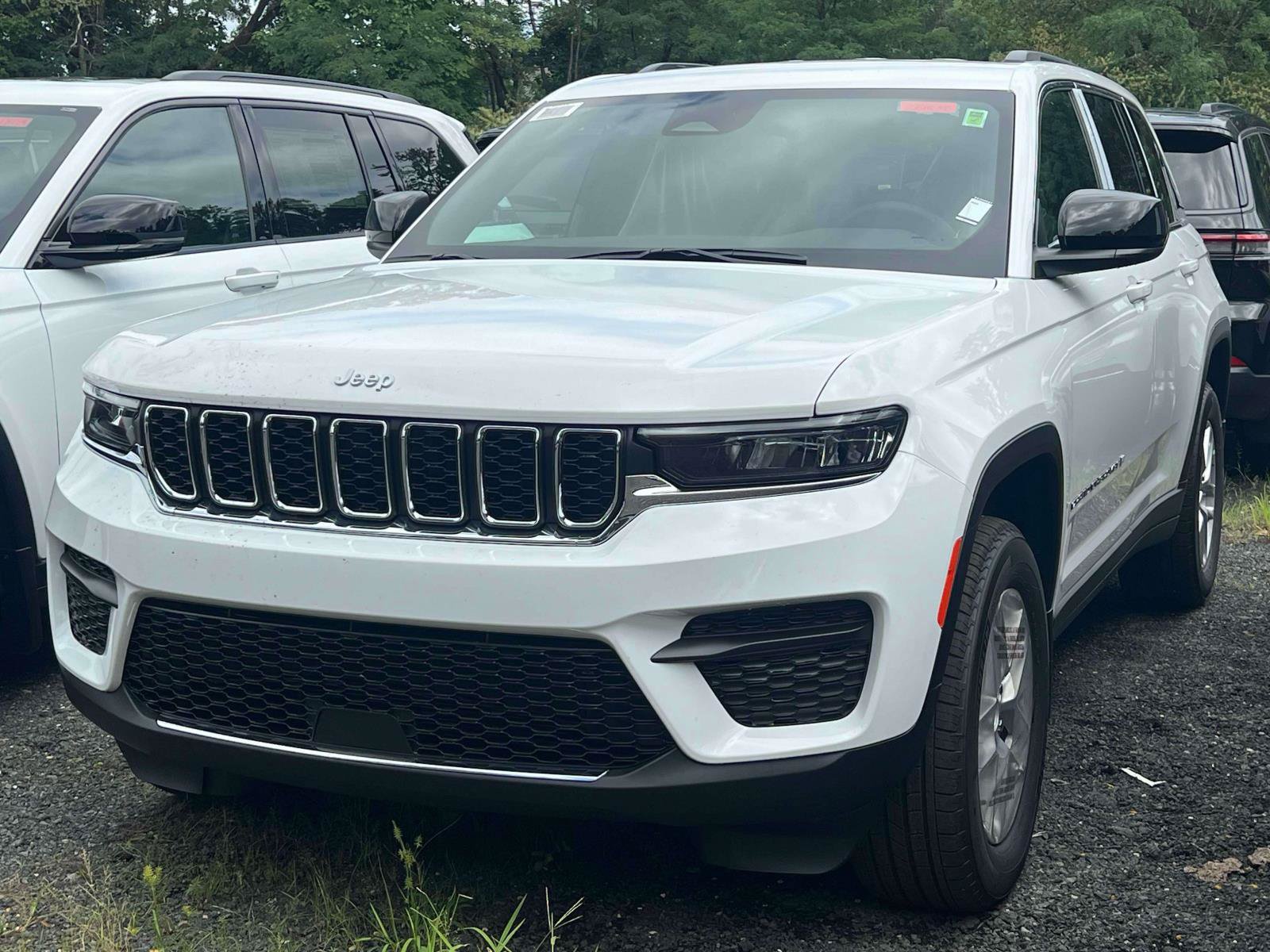 New 2026 Jeep Grand Cherokee Laredo w/ MOPAR Finishing Package AWD/4WD image 2