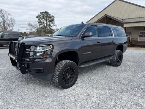 Used 2017 Chevrolet Suburban LT image 1