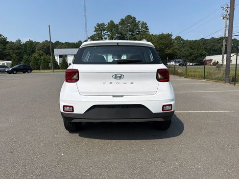 Used 2024 Hyundai Venue SEL FWD image 6