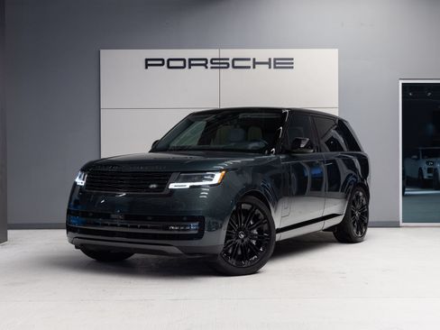 Used 2025 Land Rover Range Rover SE AWD/4WD image 1