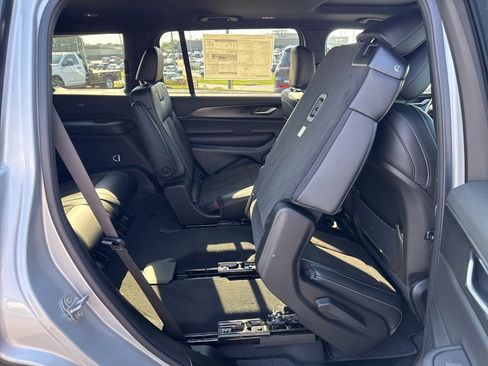 New 2025 Jeep Grand Cherokee L Altitude image 18