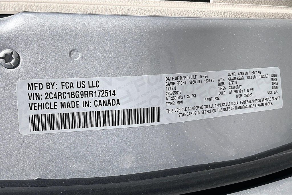 Used 2024 Chrysler Pacifica Touring-L FWD image 19