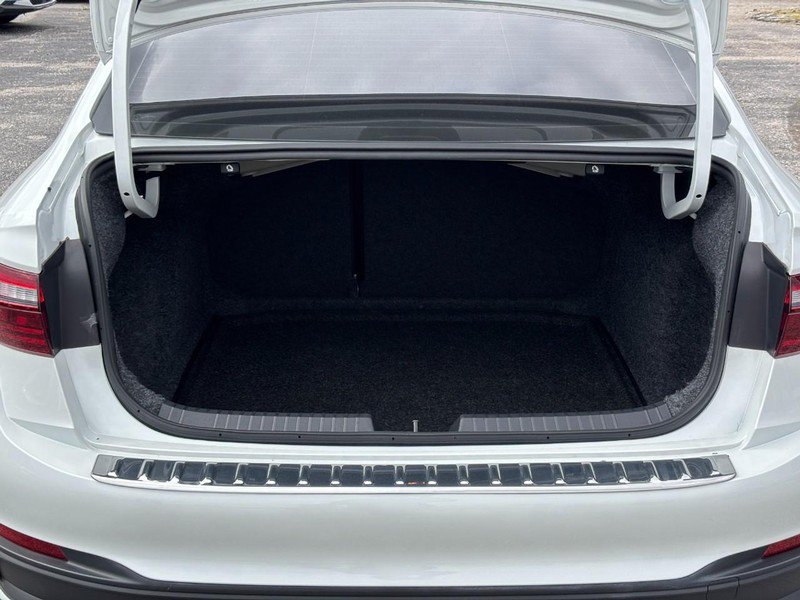 Used 2025 Volkswagen Jetta SE w/ Sunroof Package FWD image 11