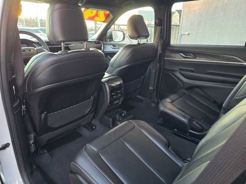 Used 2024 Jeep Grand Cherokee L Limited image 27