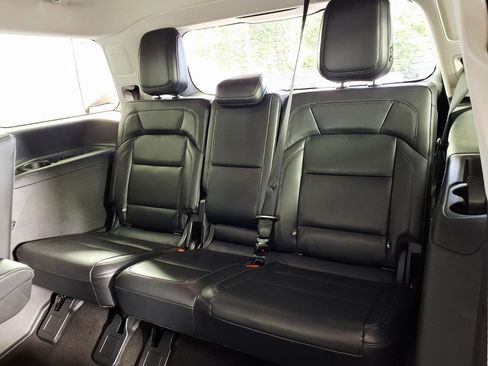 Used 2025 Lincoln Navigator Reserve AWD/4WD image 9