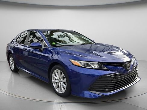 Used 2018 Toyota Camry LE FWD image 4