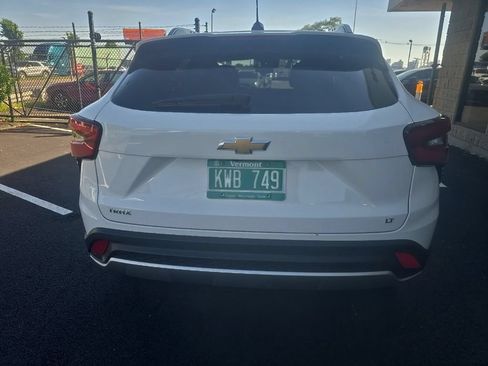 Used 2025 Chevrolet Trax LT w/ LT Convenience Package FWD image 5