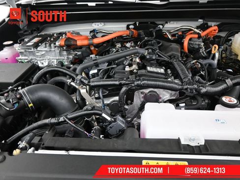 Used 2024 Toyota Tacoma TRD Off-Road w/ TRD Off Road Upgrade Package AWD/4WD image 38