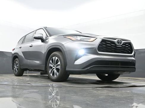 Used 2026 Toyota Highlander XLE image 25
