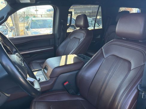 Used 2023 Ford Expedition Limited image 19