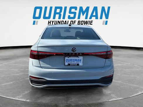 Used 2025 Volkswagen Jetta Sport image 5