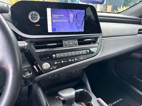 Used 2024 Lexus ES 350 w/ Premium Package FWD image 6